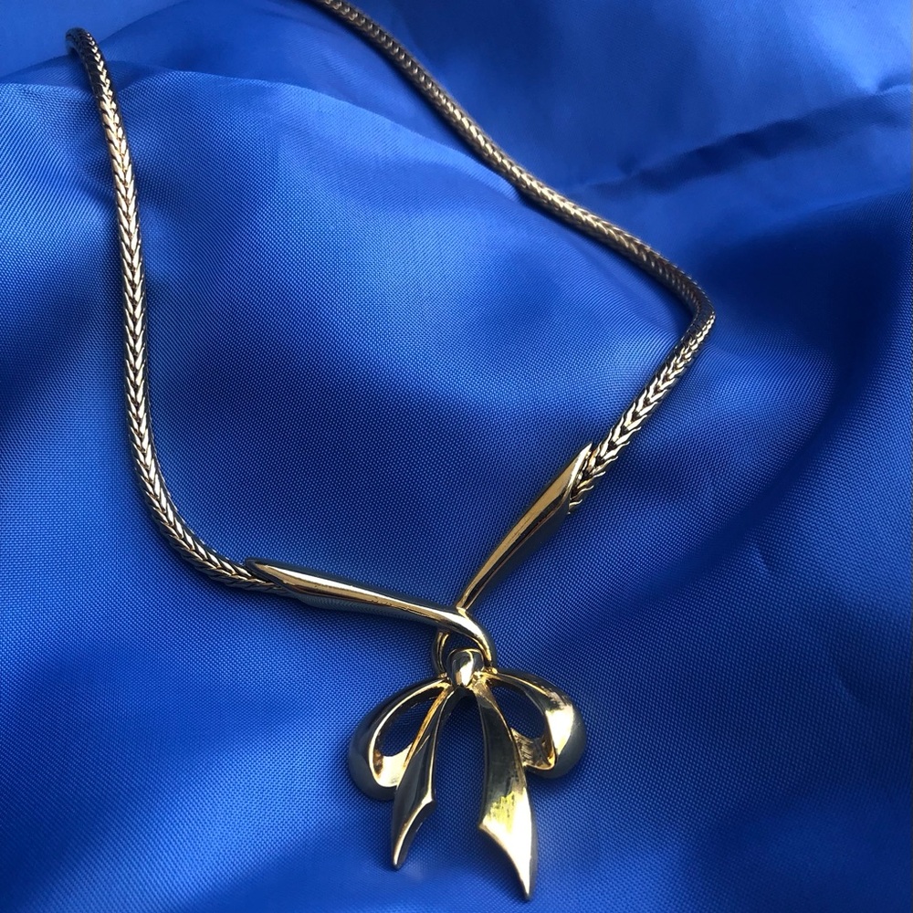 VINTAGE MONET GOLD BOW NECKLACE